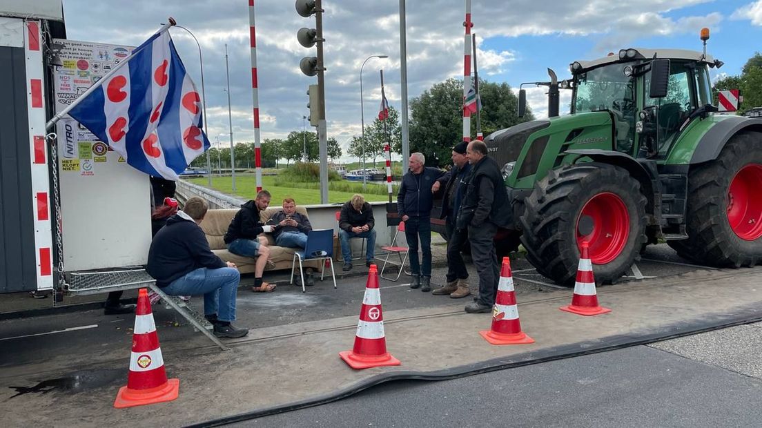 De blokkade op de brug bij Gaarkeuken
