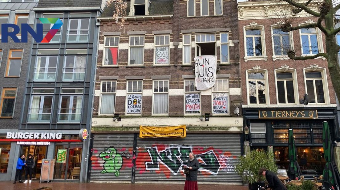 Krakers bezetten pand voormalige lampenwinkel Molenstraat.