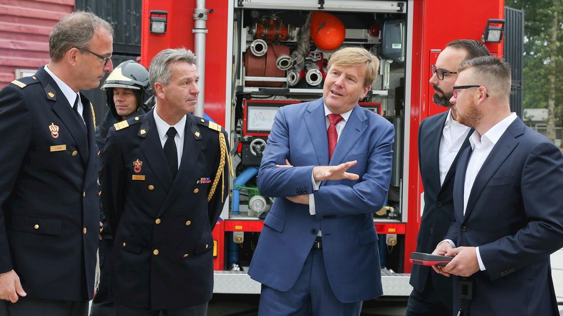 Koning bezoekt brandweer Twente