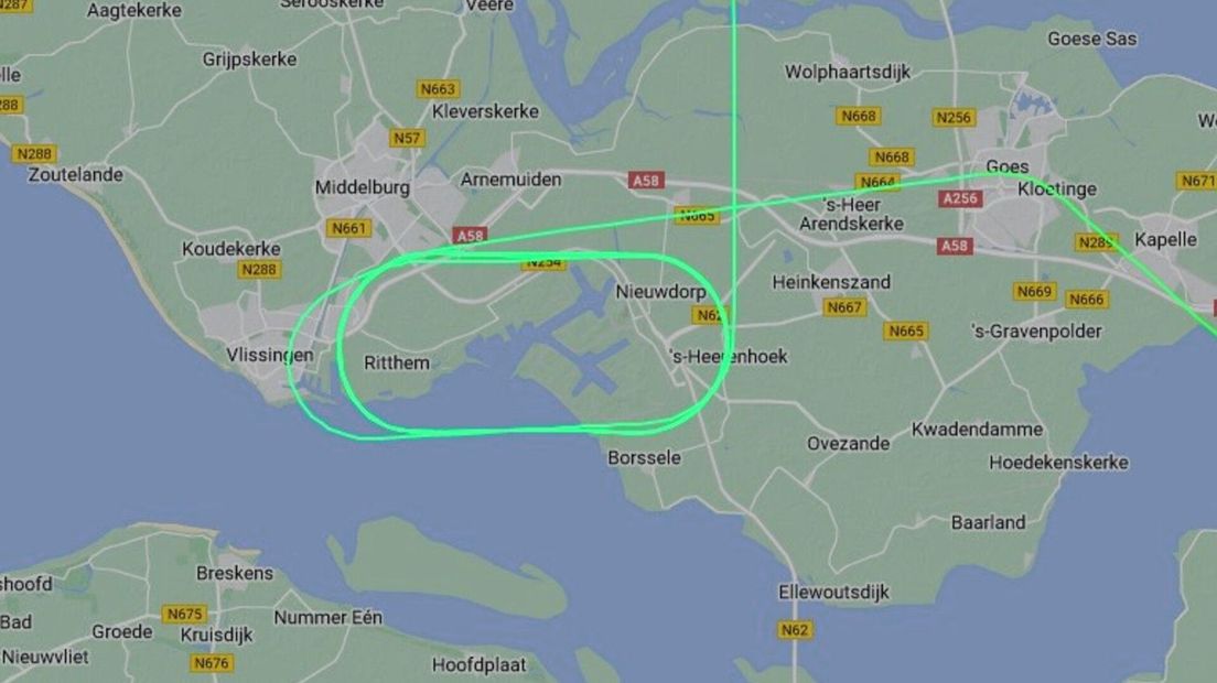 Op de website flightradar24.com is te zien dat het vliegtuig meerdere rondjes boven Zeeland vloog