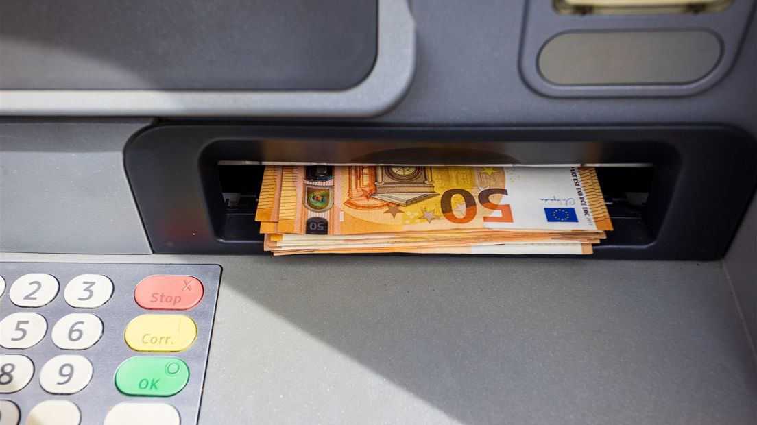 Sparen, uitgeven of schulden aflossen? Dit doen Zeeuwen met hun vakantiegeld