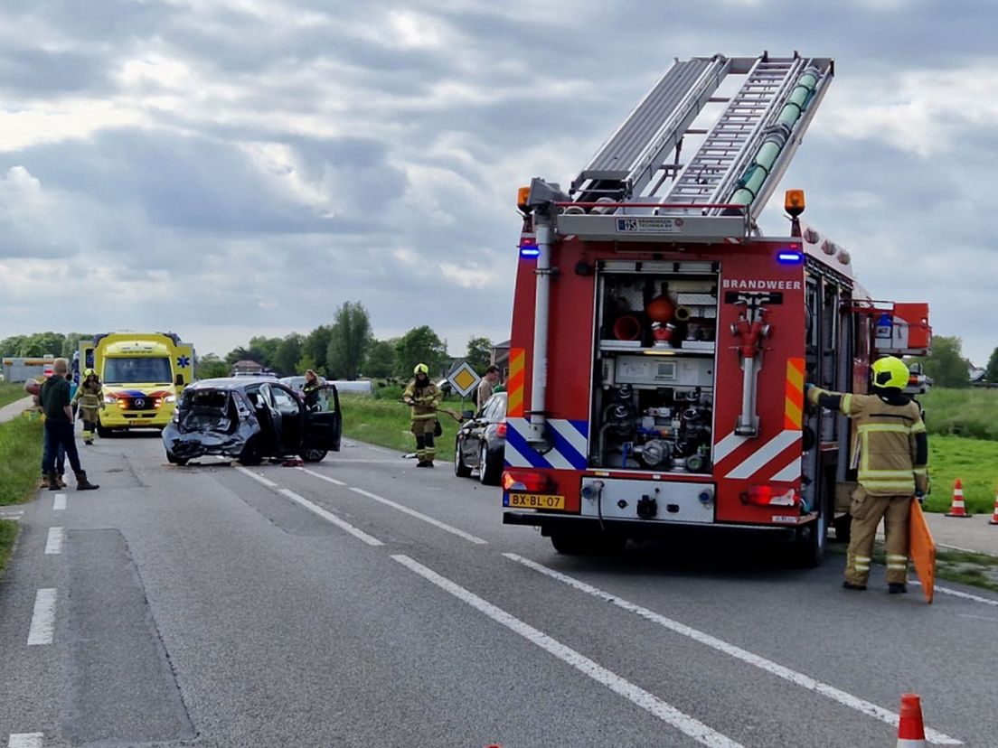 De N214 is woensdag aan het begin van de avond dicht na een aanrijding