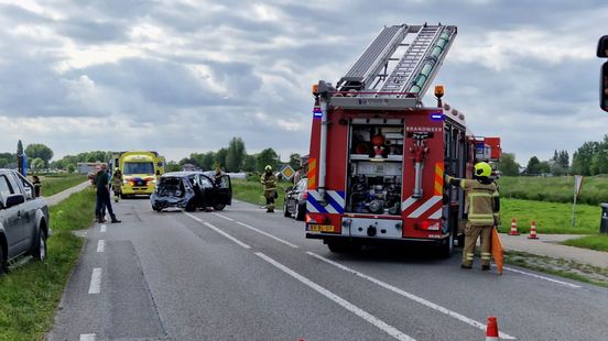 N214 ter hoogte van Noordeloos dicht na ongeval | Jongens gewond bij onderlinge ruzie in Rotterdam.