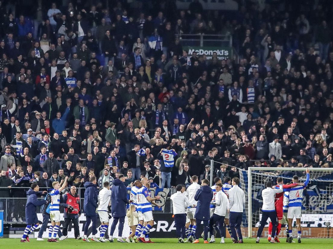 PEC Zwolle met vol stadion Eredivisie in; alle 9000 seizoenkaarten aan de man gebracht