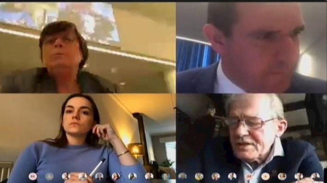Almelose raadsleden tijdens een digitale vergadering