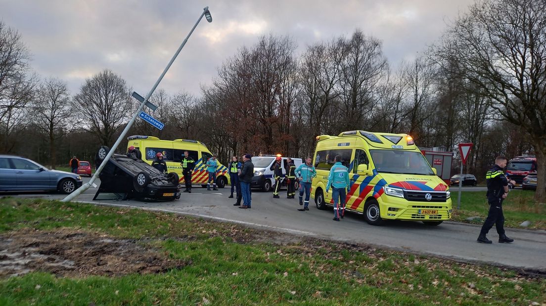 De auto kwam op z'n kop terecht