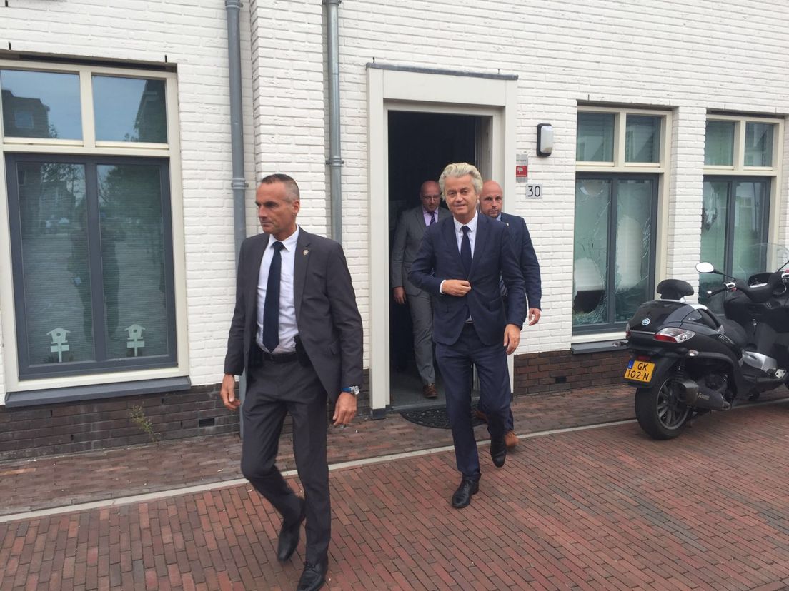 Geert Wilders bezoekt Maassluis, na onrust in de Burgemeesterswijk