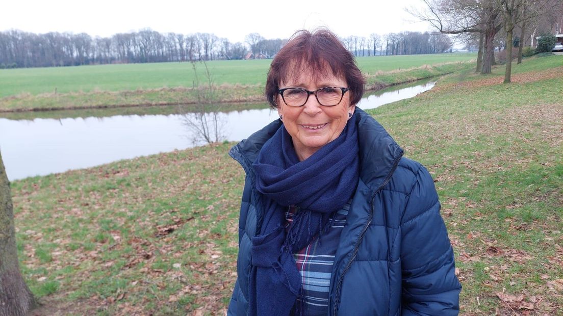 Gilla Vronik ruimde 35 jaar lang zwerfafval op in haar wijk Hasseler Es, maar gaat nu met pensioen.