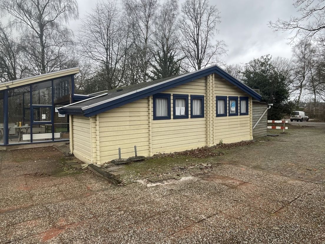 Het clubgebouw van de tennisvereniging is nodig aan vervanging toe