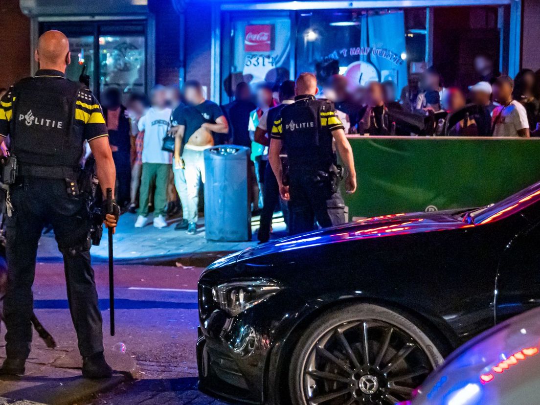 Er was veel politie aanwezig op de Wolphaertsbocht na de schietpartij