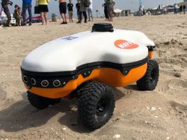 Robots op strand detecteren zwerfafval en via app kan iedereen ze helpen