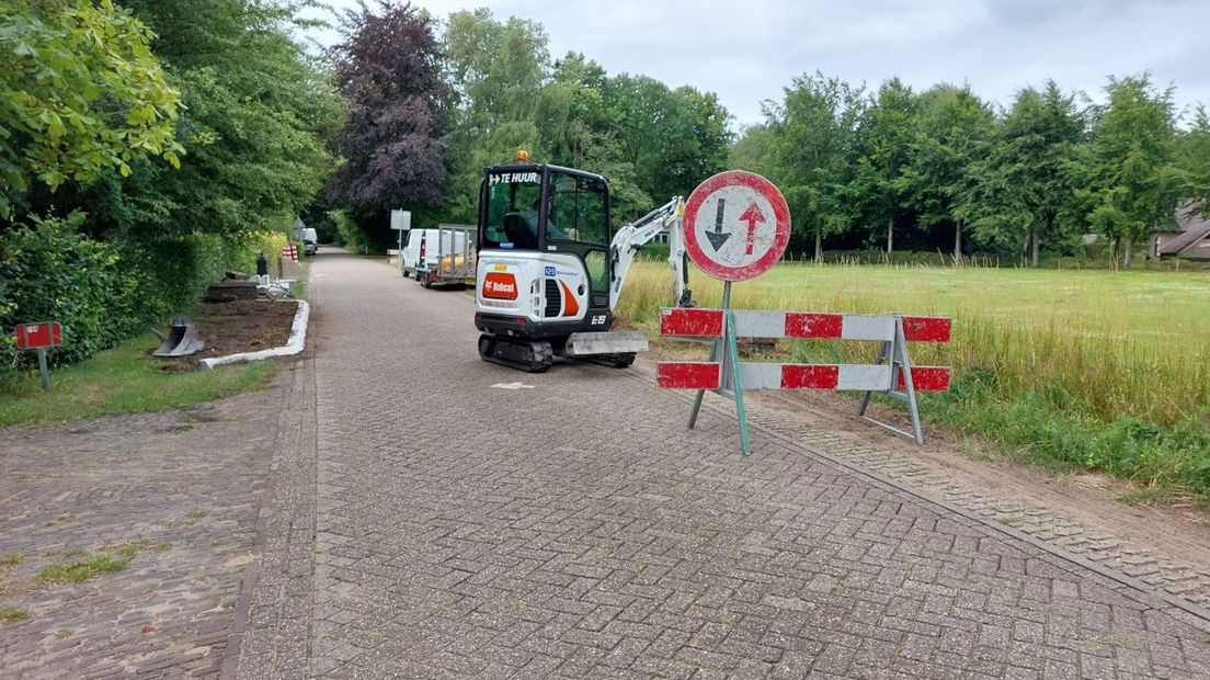 Een van de chicanes wordt aan de Haarweg in Heino aangelegd