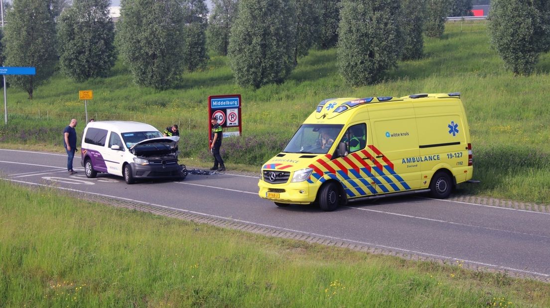 Vrouw gewond bij botsing met taxi in Middelburg
