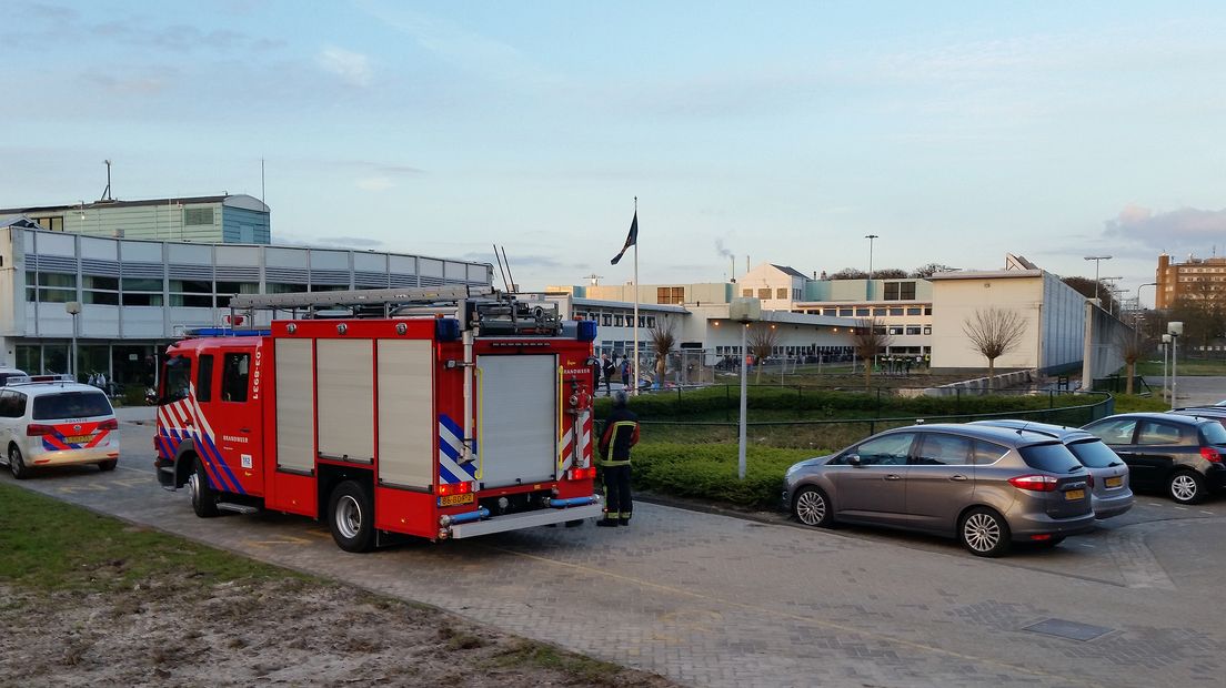De brandweer heeft de lucht uit het gebouw geblazen