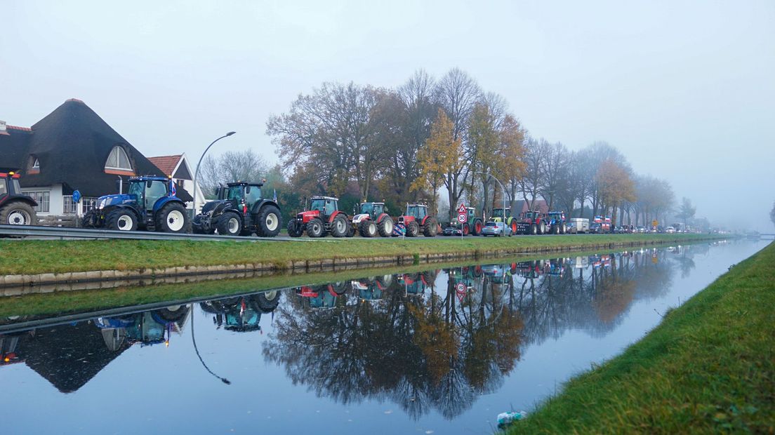 De stoet van trekkers wordt steeds langer