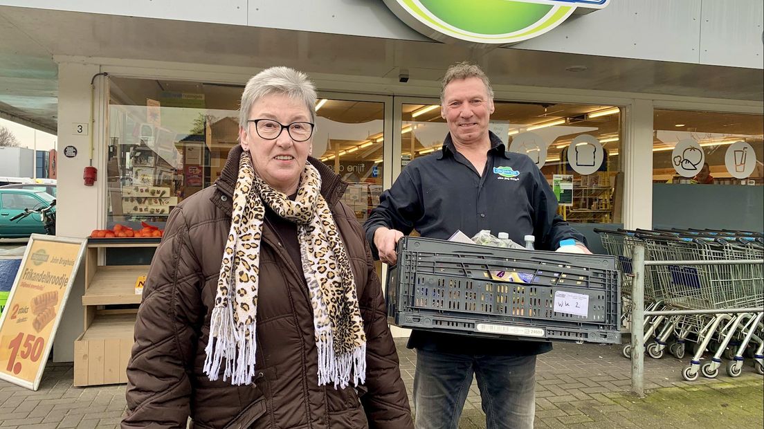 De buurtsuper waar de boodschappen in de auto worden gezet