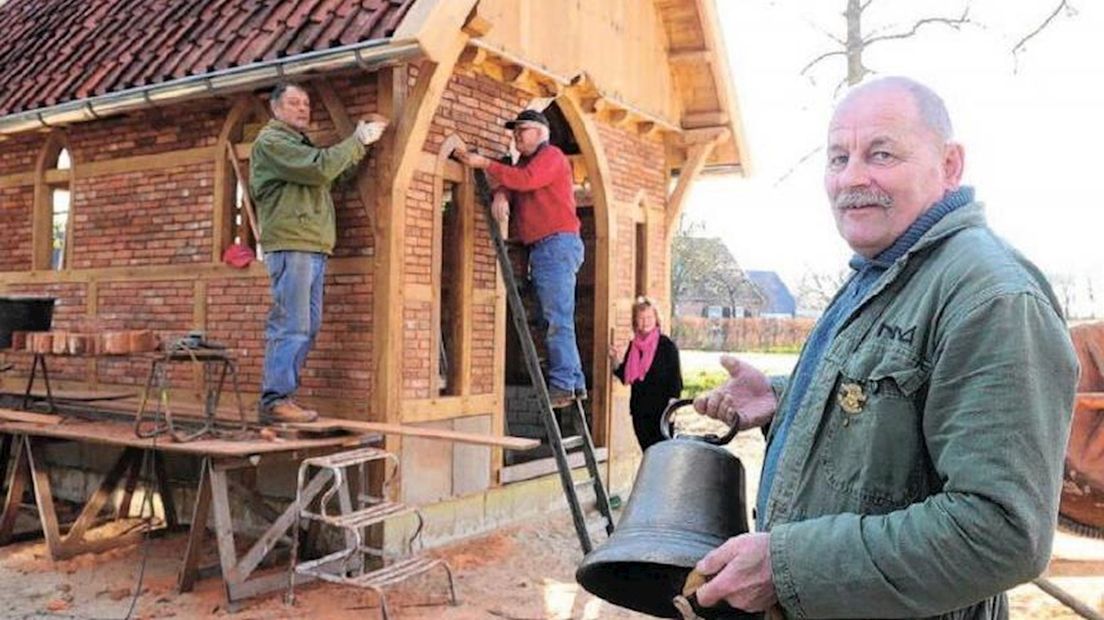 Jan Wilbers is trots op de nieuwe Mariakapel in Agelo