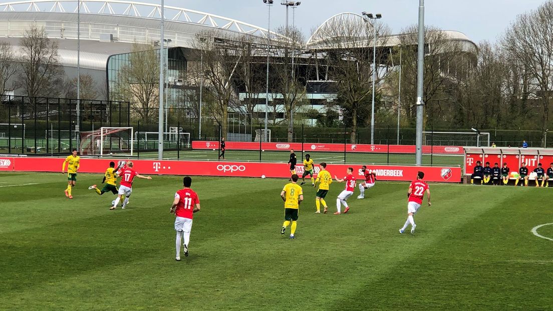FC Utrecht oefende op Sportcomplex Zoudenbalch tegen ADO Den Haag