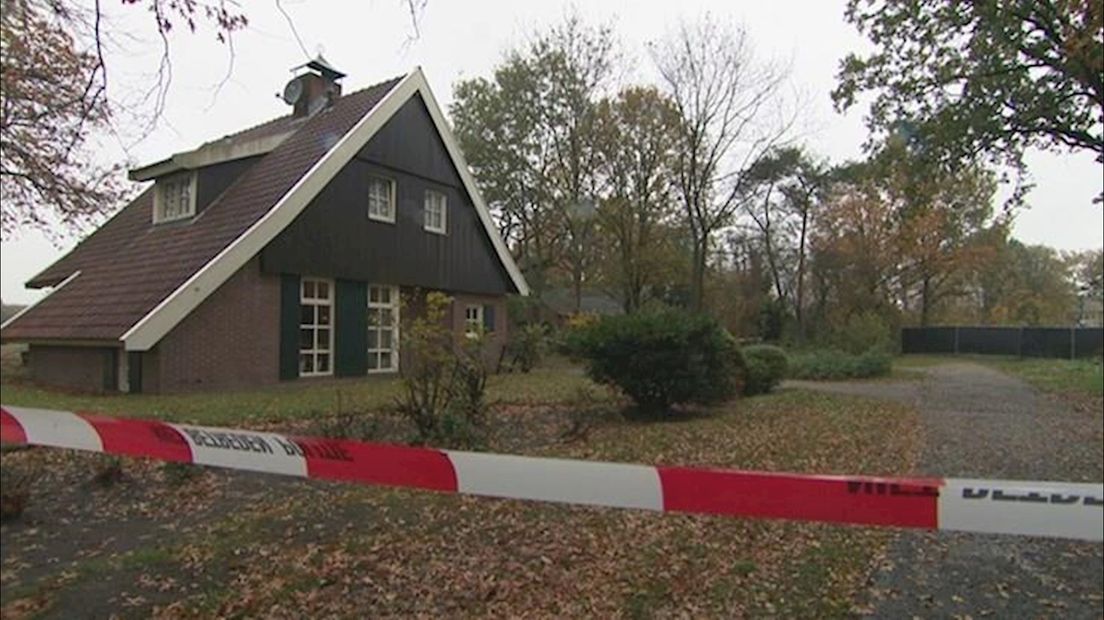 De woonboerderij van de door zijn kleinzoon doodgestoken Wierdense zakenman Herman Smit (71)