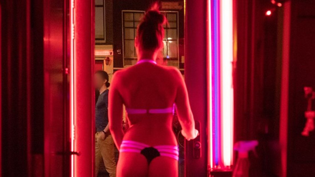 sekswerker achter het raam