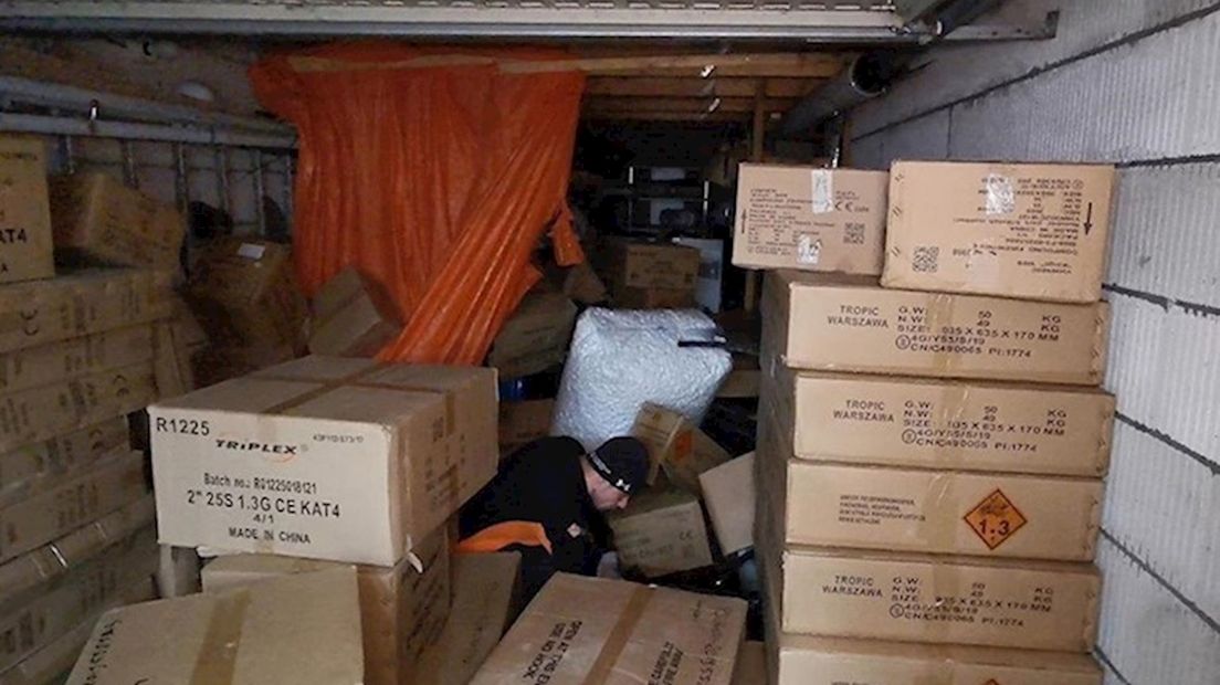Verdachte opslaan 2000 kilo illegaal vuurwerk in IJsselmuiden voorlopig op vrije voeten