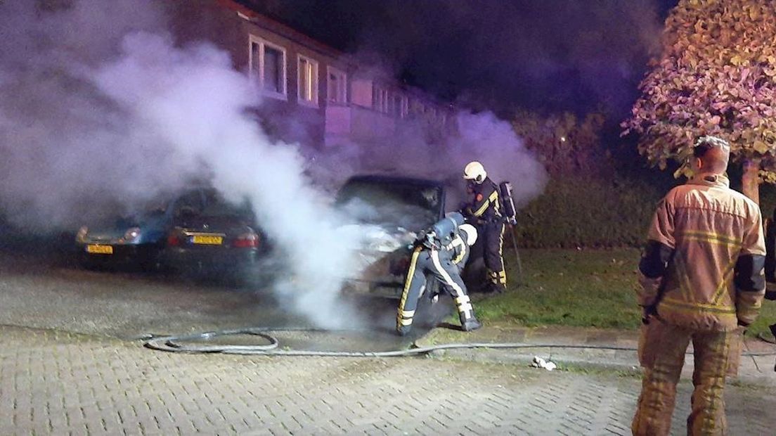 De autobrand vond plaats in de Hulsstraat in Almelo