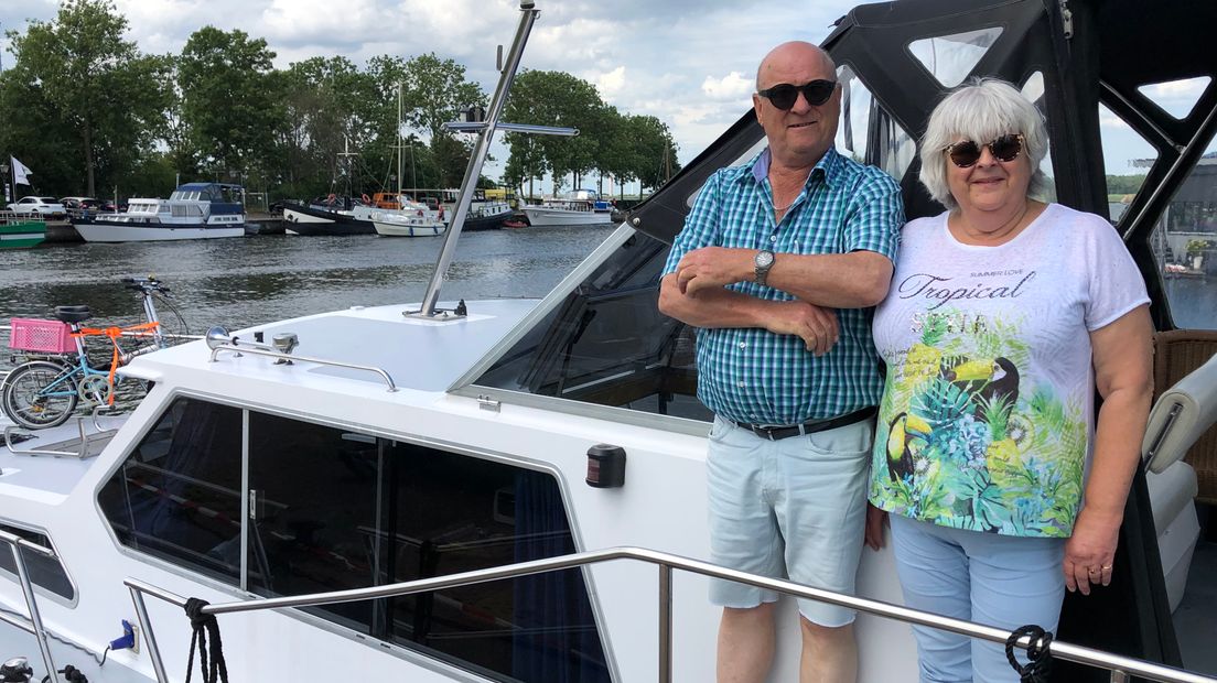 Klaas en Annemarie Bos uit Bunschoten hebben een boot gehuurd.
