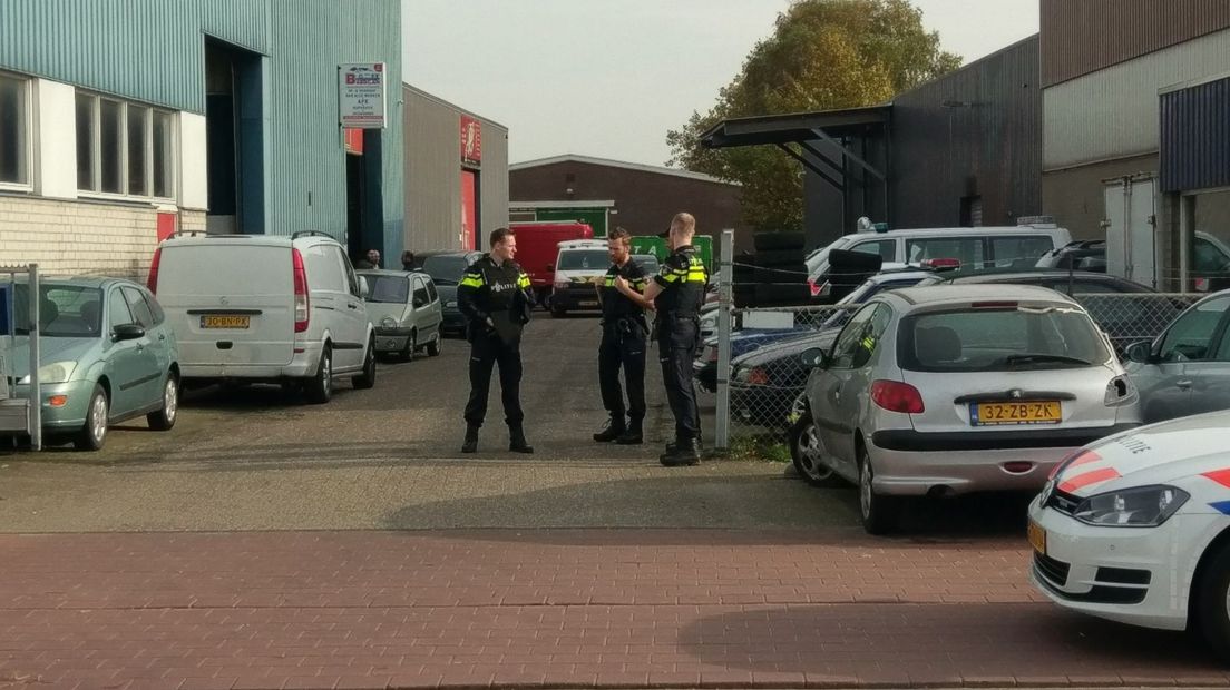 Politie aan de Nijverheidsstraat.