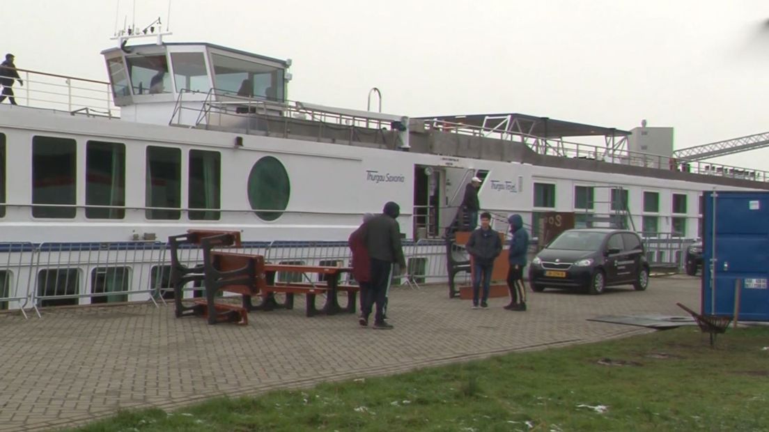De asielboot in Genemuiden