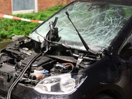 Auto zwaar beschadigd door illegaal vuurwerk in Bouwlust en Vrederust