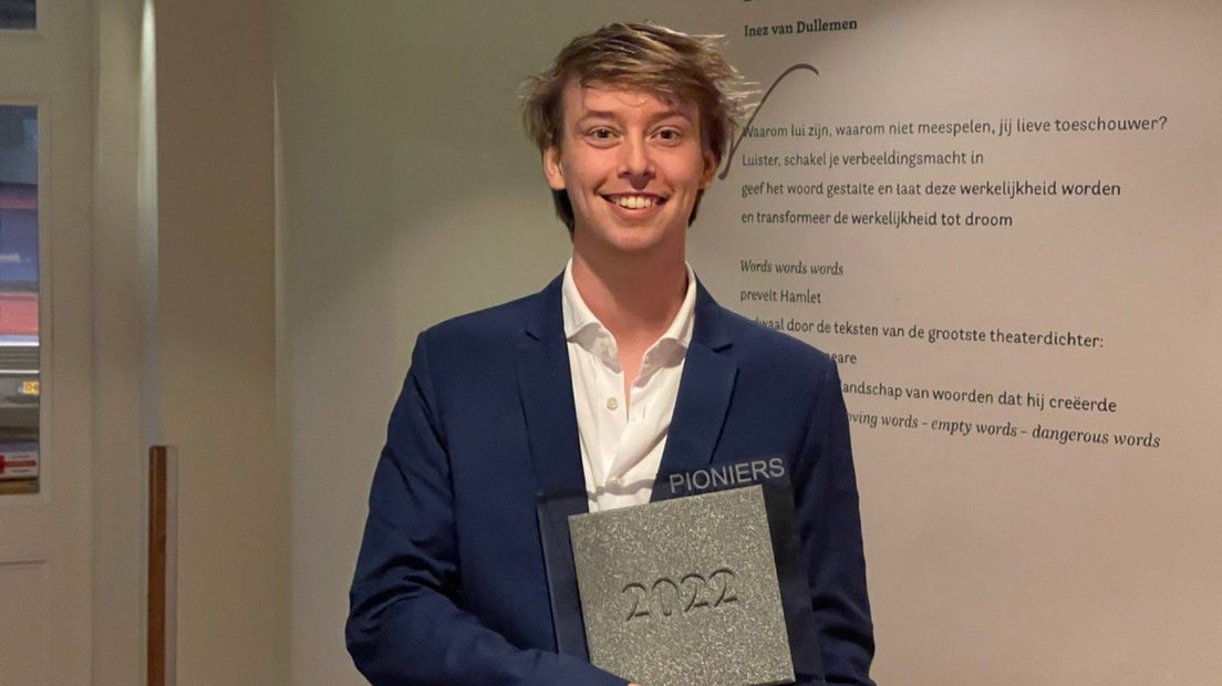 Jasper Been met zijn Tegel