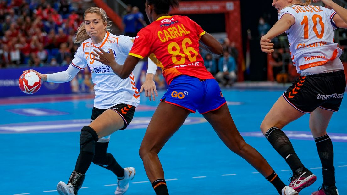 Estavana Polman in actie tegen Spanje.