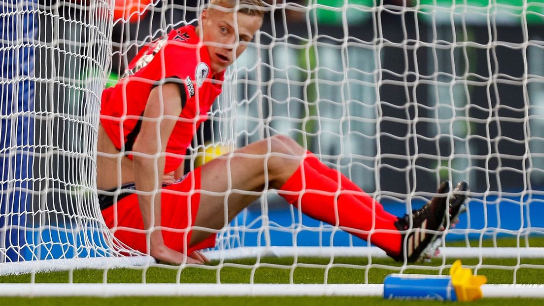 Jan Paul van Hecke hield een punt over aan zijn basisdebuut in de Premier League