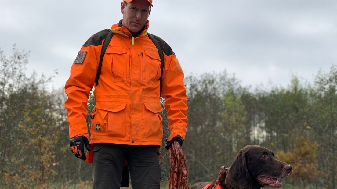 Ton Groothuis gaat met z'n zweethond op zoek naar het ree