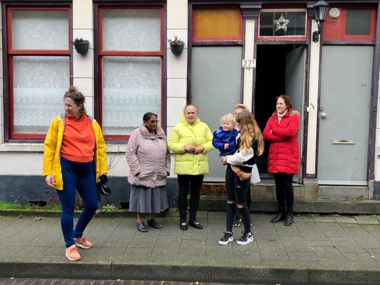 kiem verwarring Uithoudingsvermogen Rotterdammers uit Oude Noorden staan in juli op straat door te dunne  portemonnee - Rijnmond
