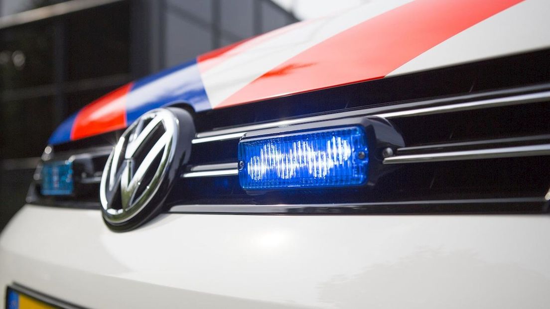 Ramkraak bij motorzaak, inbrekers trekken deur eruit