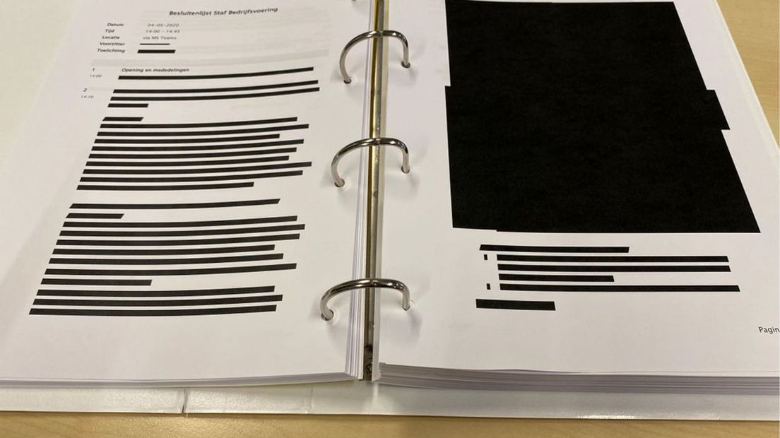 De weggelakte pagina's die ter inzage liggen op het gemeentehuis.