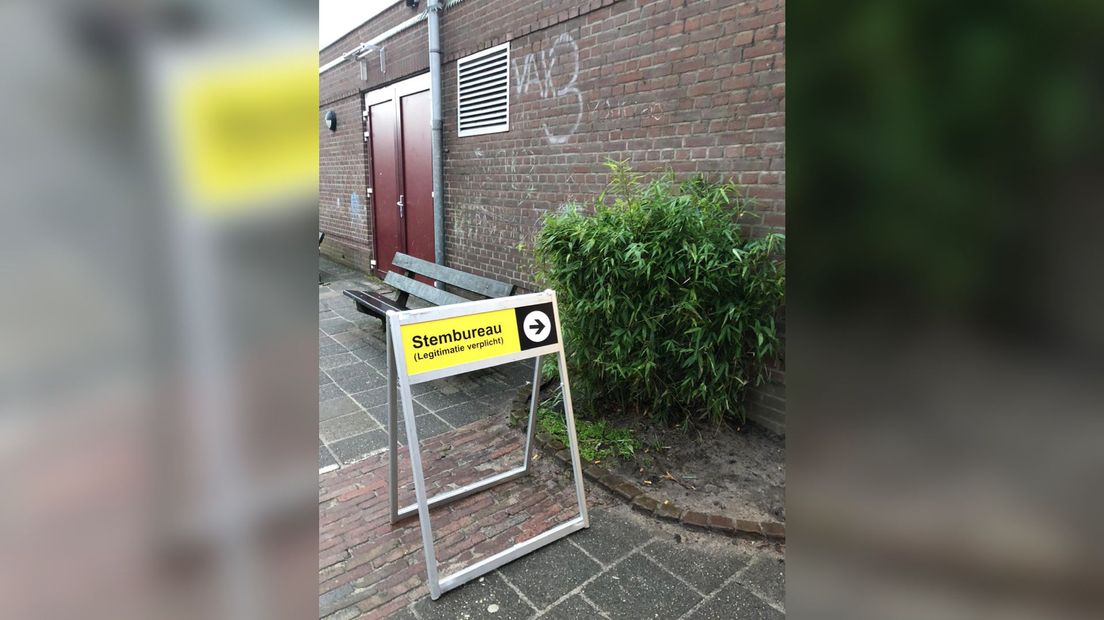 Het stembureau bij Kindcentrum de Olijfboom in Deventer