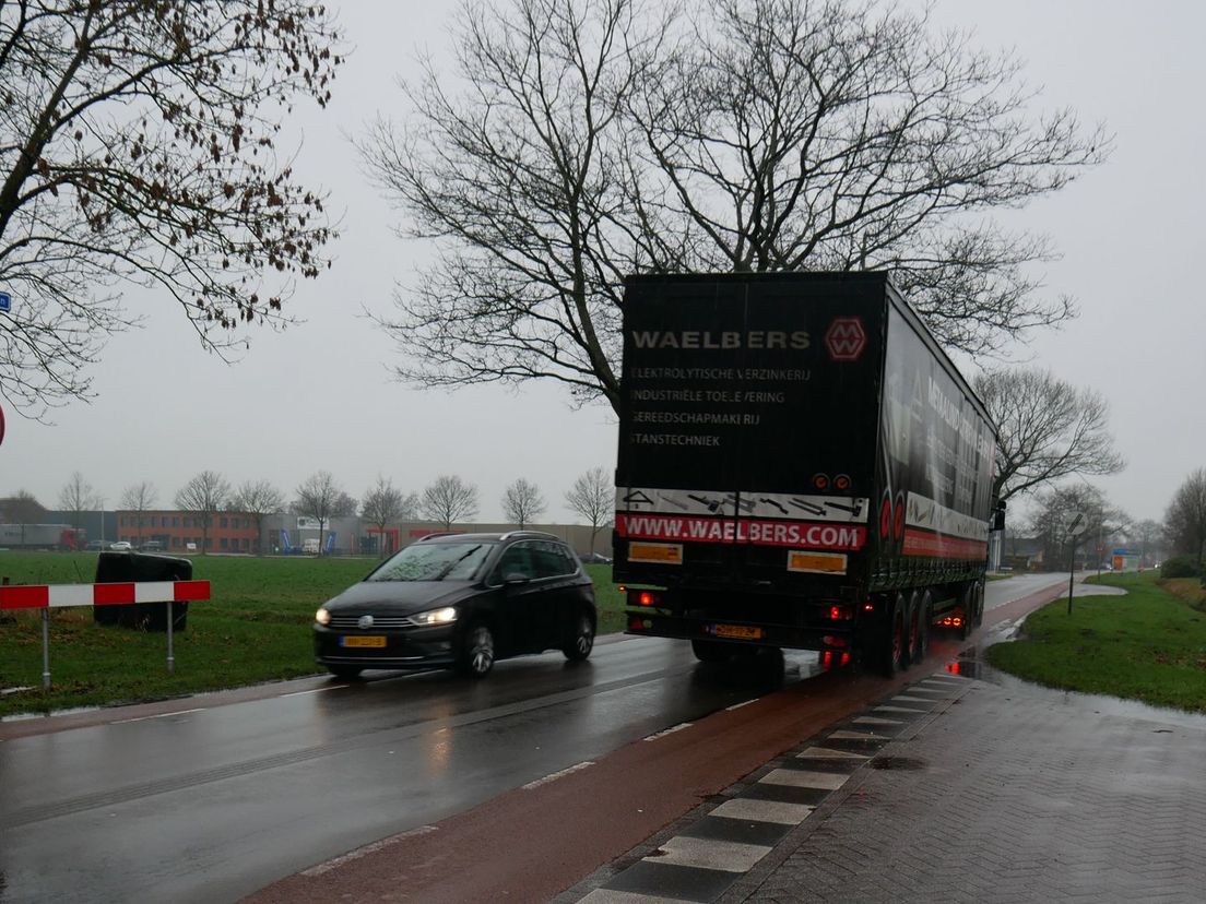 Het aantal vrachtwagens neemt door het industrieterrein Hoge Akkers toe