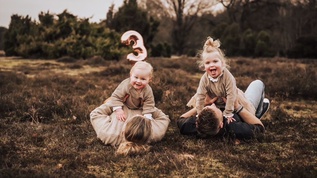 Een gezinnetje in Het Buurserzand, gefotografeerd door Michelle Lohuis.
