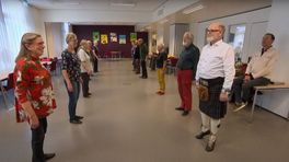 In Heerde danst Jochem zich kwiek met Schotse country dancers