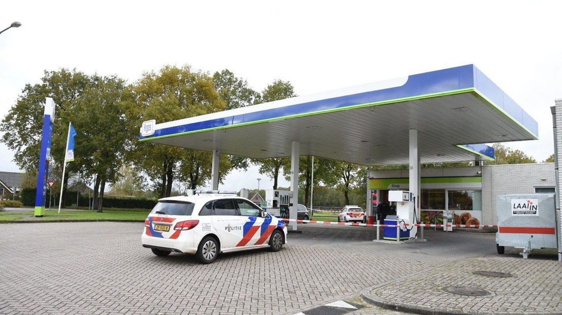 Een man overviel het tankstation op 4 november vorig jaar (Rechten: De Vries Media)