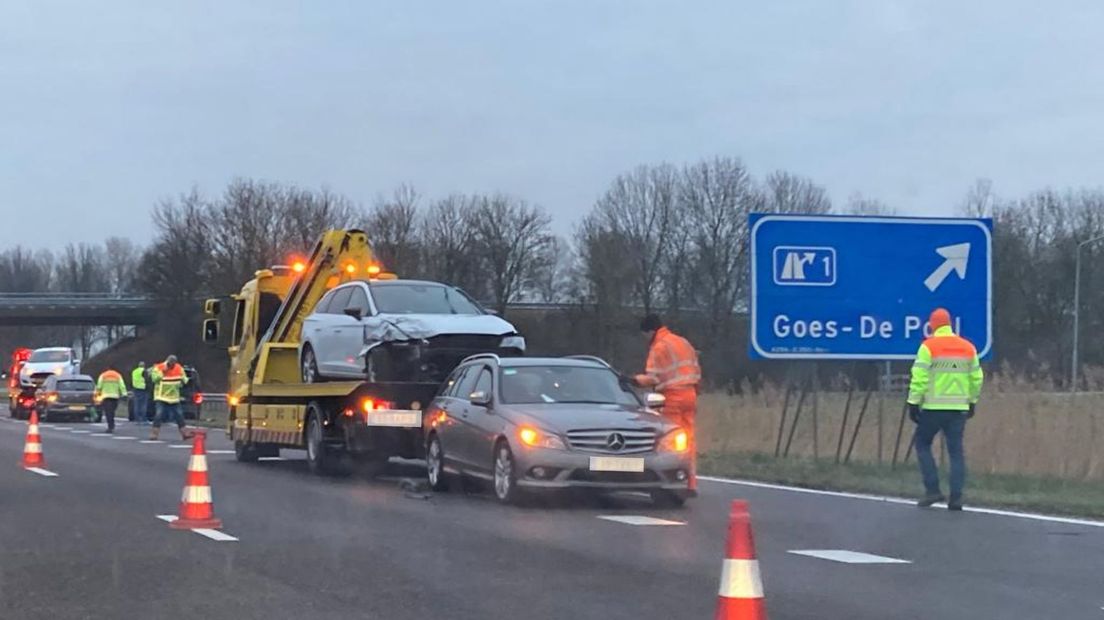 Het verkeer gaat langzaam weer rijden