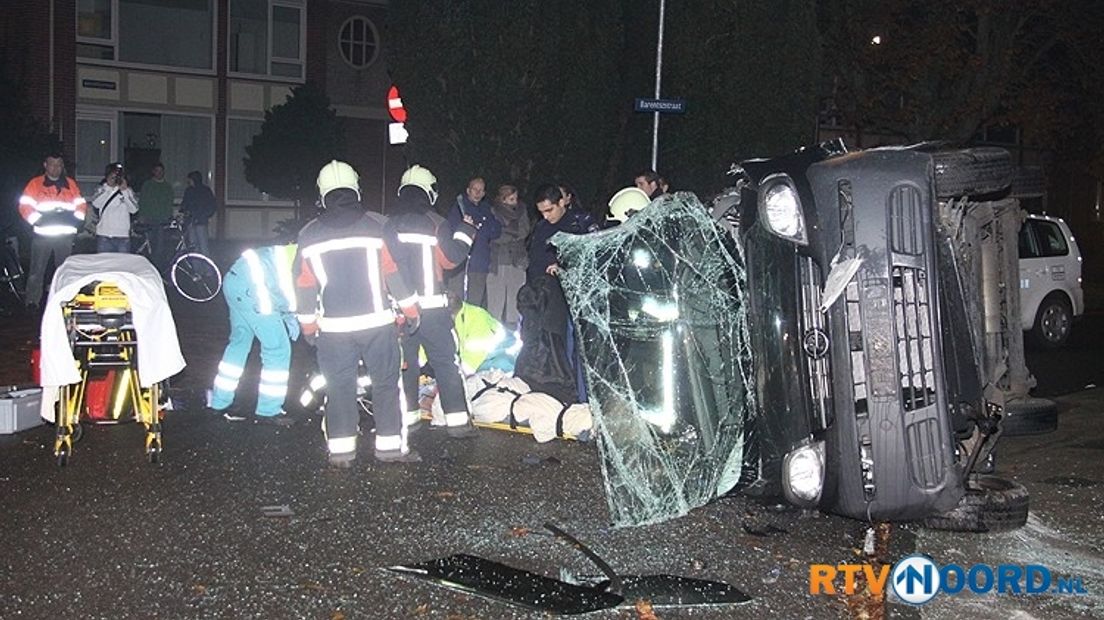 Automobilist Botst Tegen Betonblok - RTV Noord