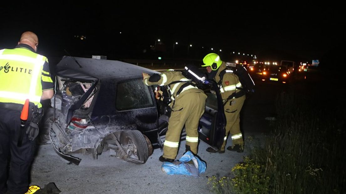 De auto van de gewonden vloog in brand.