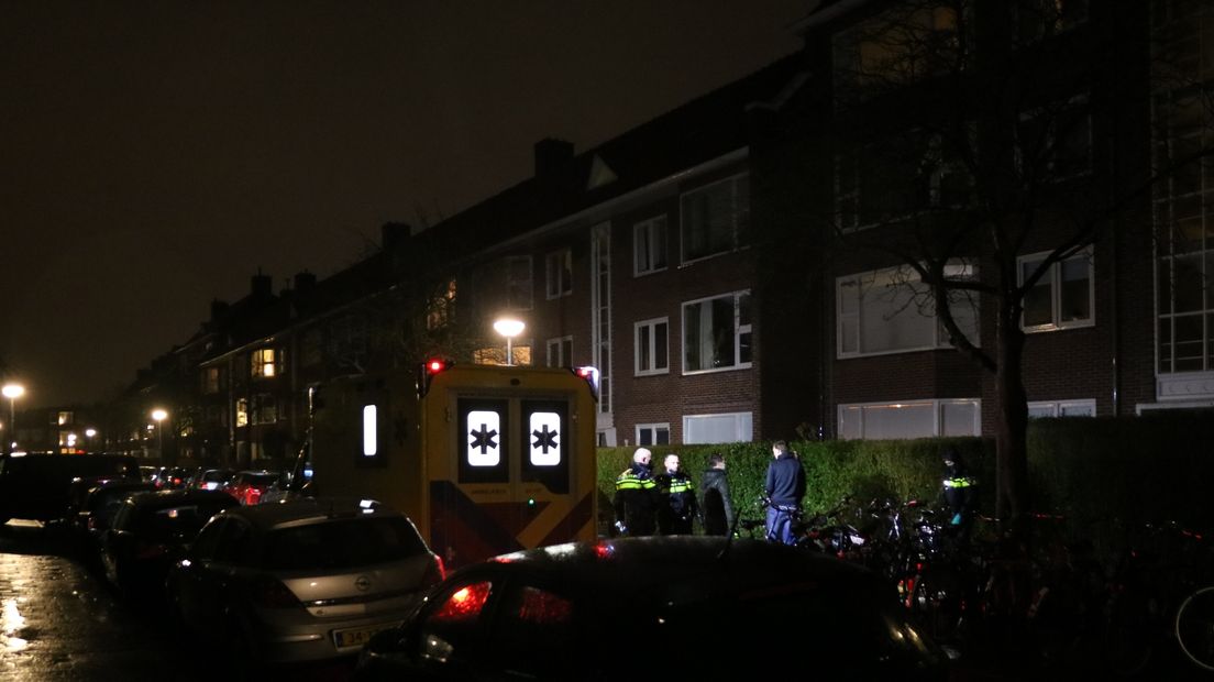 Ambulance en politie in de Van Houtenlaan
