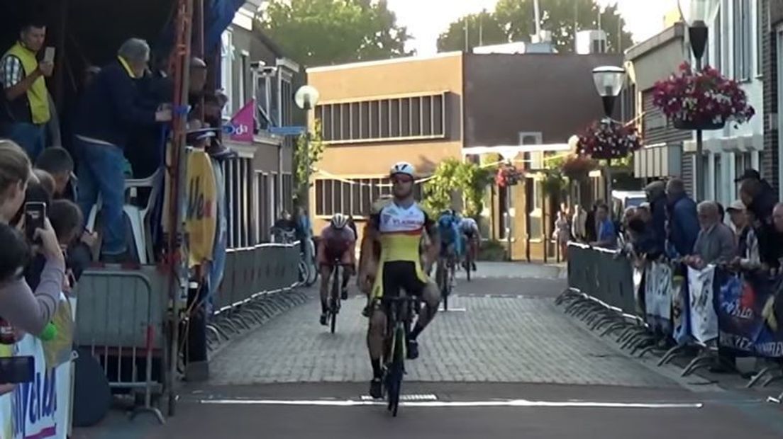 Robin Wennekes wint Ronde van Kruiningen