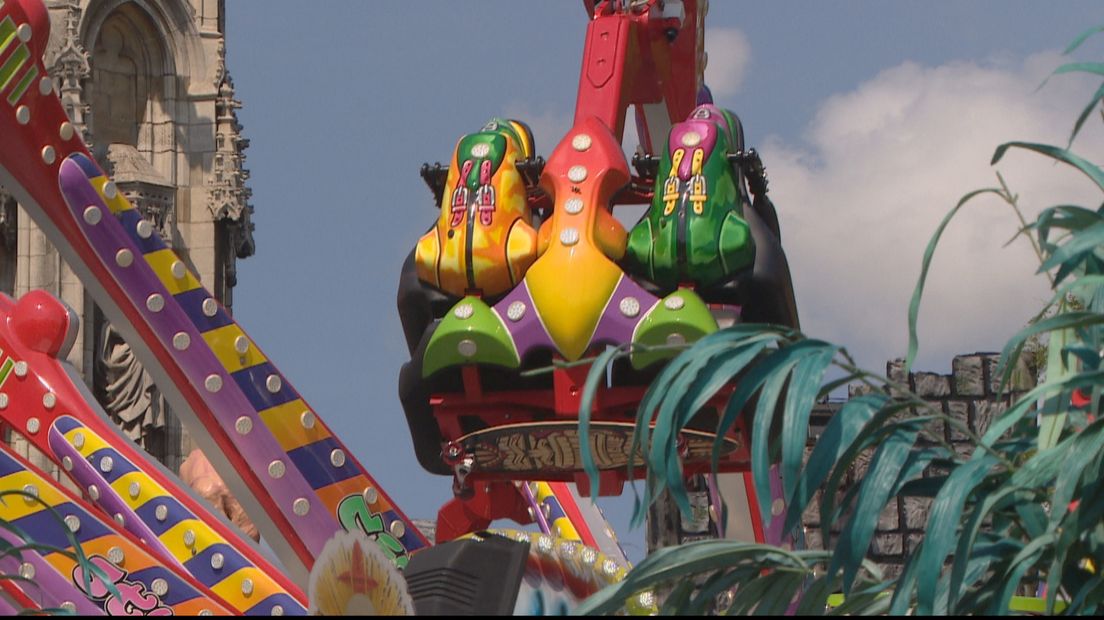 Op de kermis draaiden alle attracties zonder muziek en lichtflitsen
