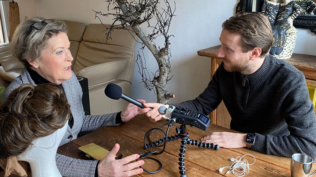 Opnames van de podcast met Haastrechtenaar Nelie Gerritsen