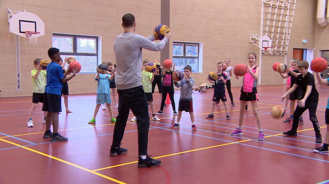 International Jobse wil passie voor basketbal overbrengen op kinderen